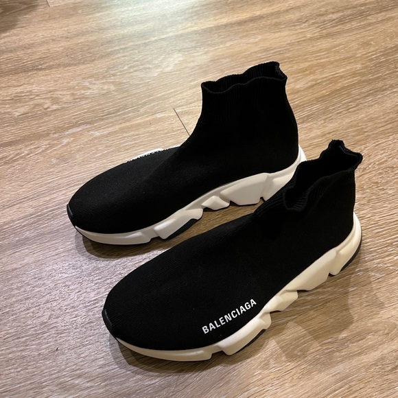 Balenciaga: SPEED RECYCLED KNIT SNEAKER IN BLACK/WHITE - Picture 4 of 10